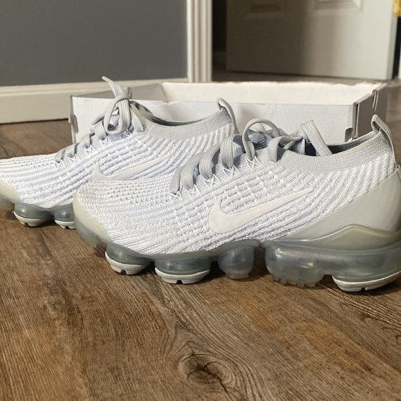 Gray Nike Vapormax - size 6 women’s - Picture 3 of 6
